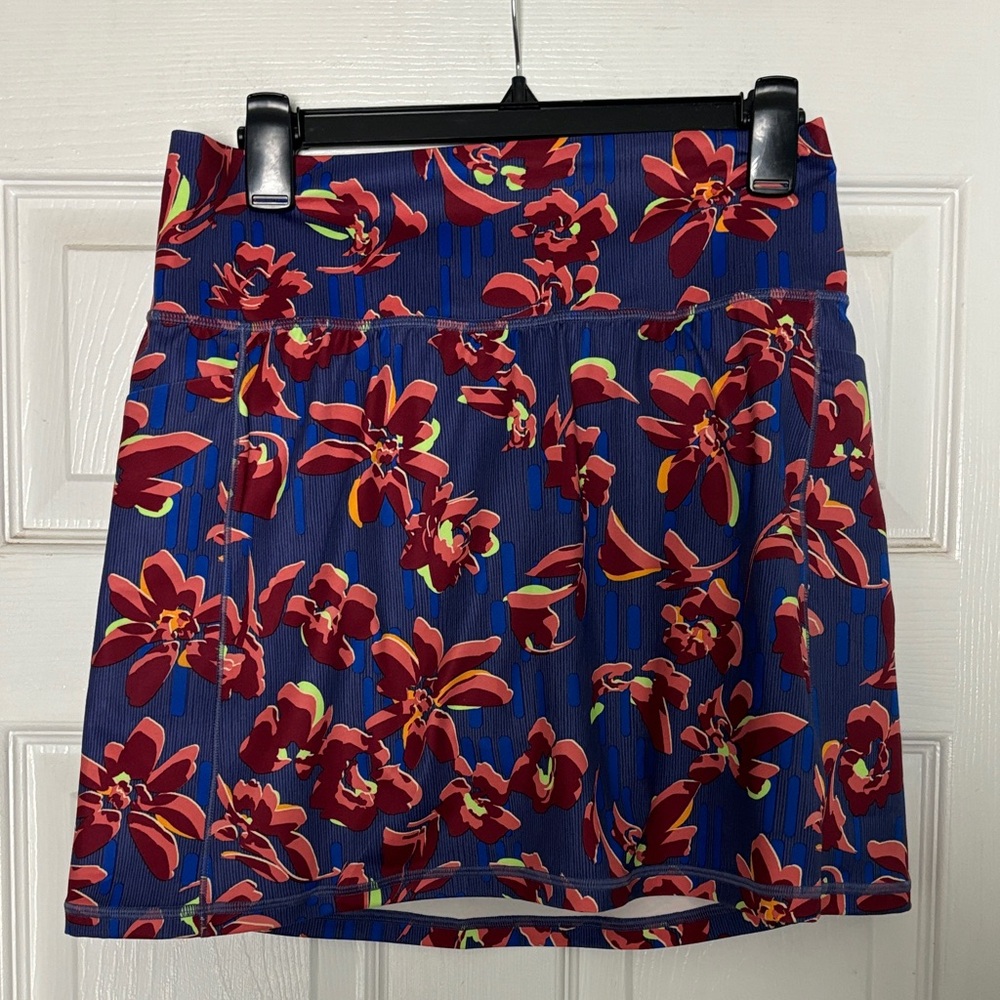 NWT Athleta Floral athletic skirt in Blue and Red